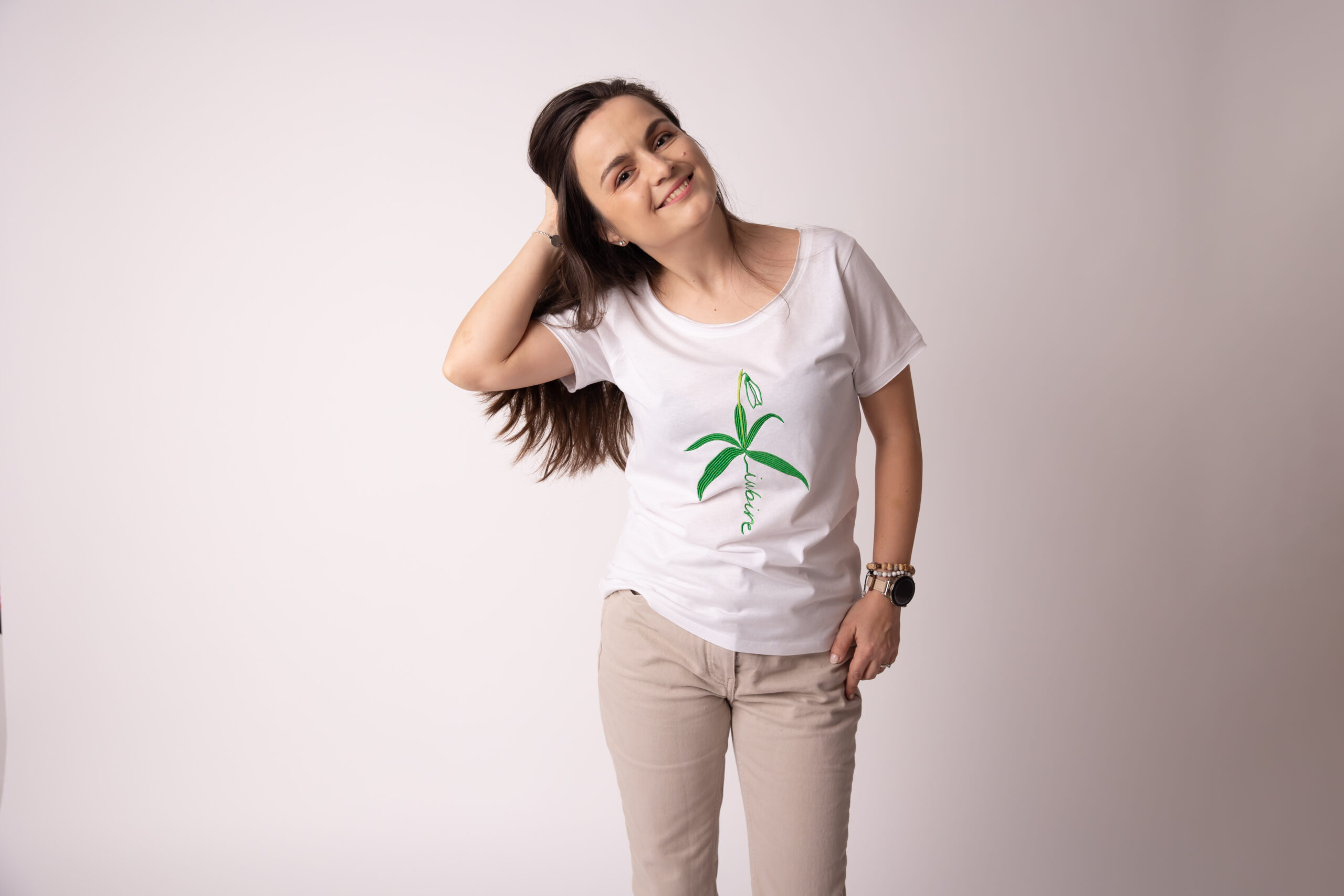 Tricou brodat cu mesaj Iubire